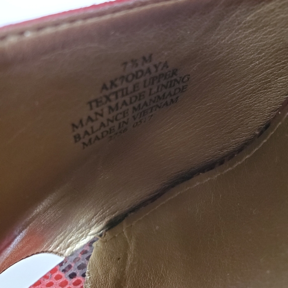 ANNE KLEIN red heeled sandals size 7.5M - Picture 7 of 8